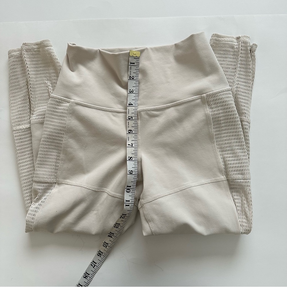 Alo Yoga Off The Grid Capri Color Bone Size Small - Picture 10 of 14